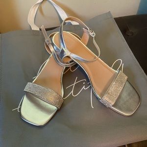 NWOT…DB Metallie quarter strap low heel sandals size 8.